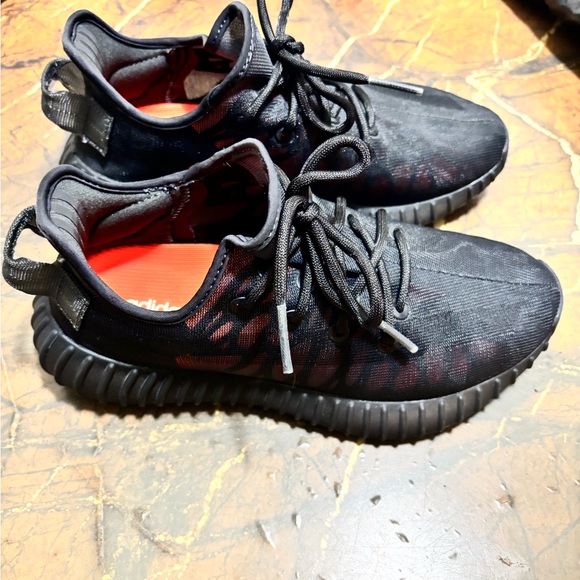 Yeezy Boost 350 V2 'Mono Cinder - Picture 6 of 7